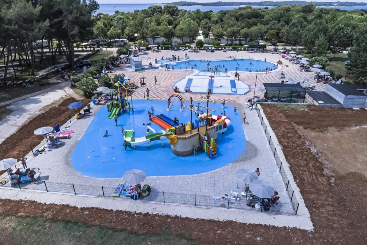 Lux Camp - Mobile Homes In Bi Village Fažana Exteriér fotografie