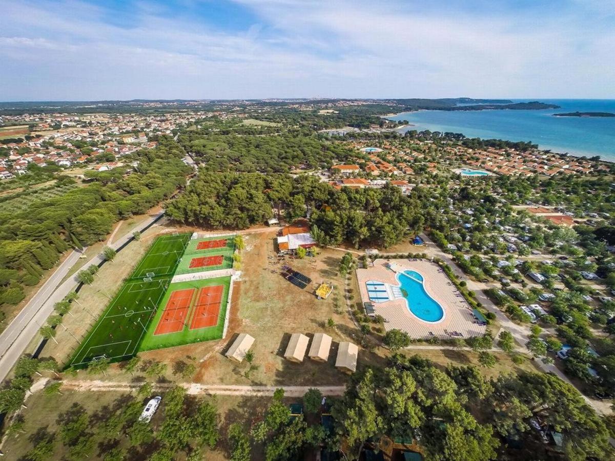 Lux Camp - Mobile Homes In Bi Village Fažana Exteriér fotografie